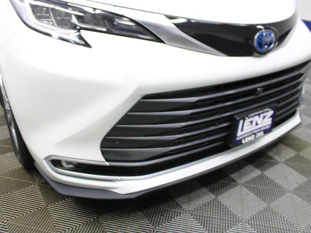Used 2024 Toyota Sienna Limited AWD/4WD image 53