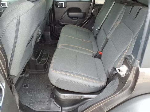 Used 2025 Jeep Wrangler Willys image 12