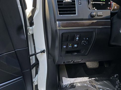 Used 2020 Toyota Land Cruiser Heritage Edition image 31