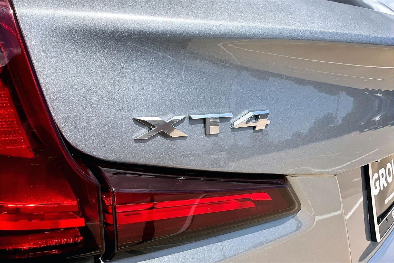 Used 2024 Cadillac XT4 Luxury w/ Cold Weather Package FWD image 31