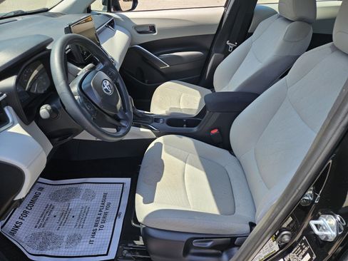 Used 2025 Toyota Corolla Cross L AWD/4WD image 7