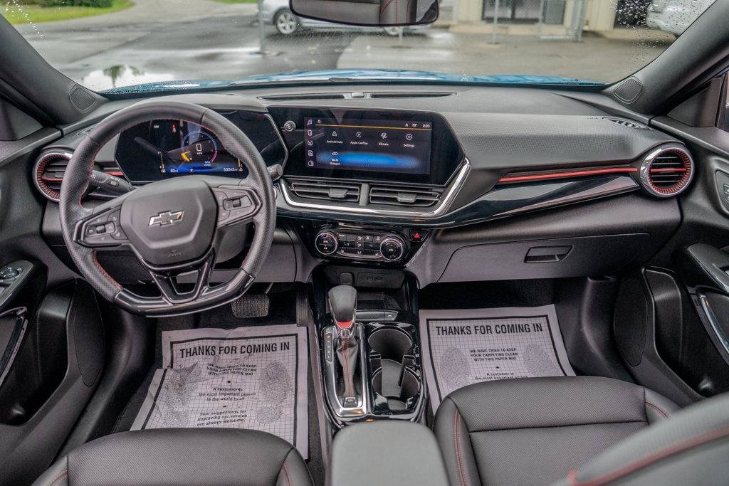 Used 2025 Chevrolet Trax RS w/ Sunroof Package FWD image 19