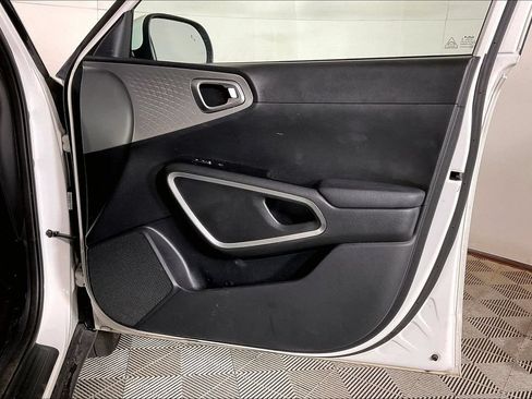 Used 2024 Kia Soul LX w/ Option Group 015 FWD image 23