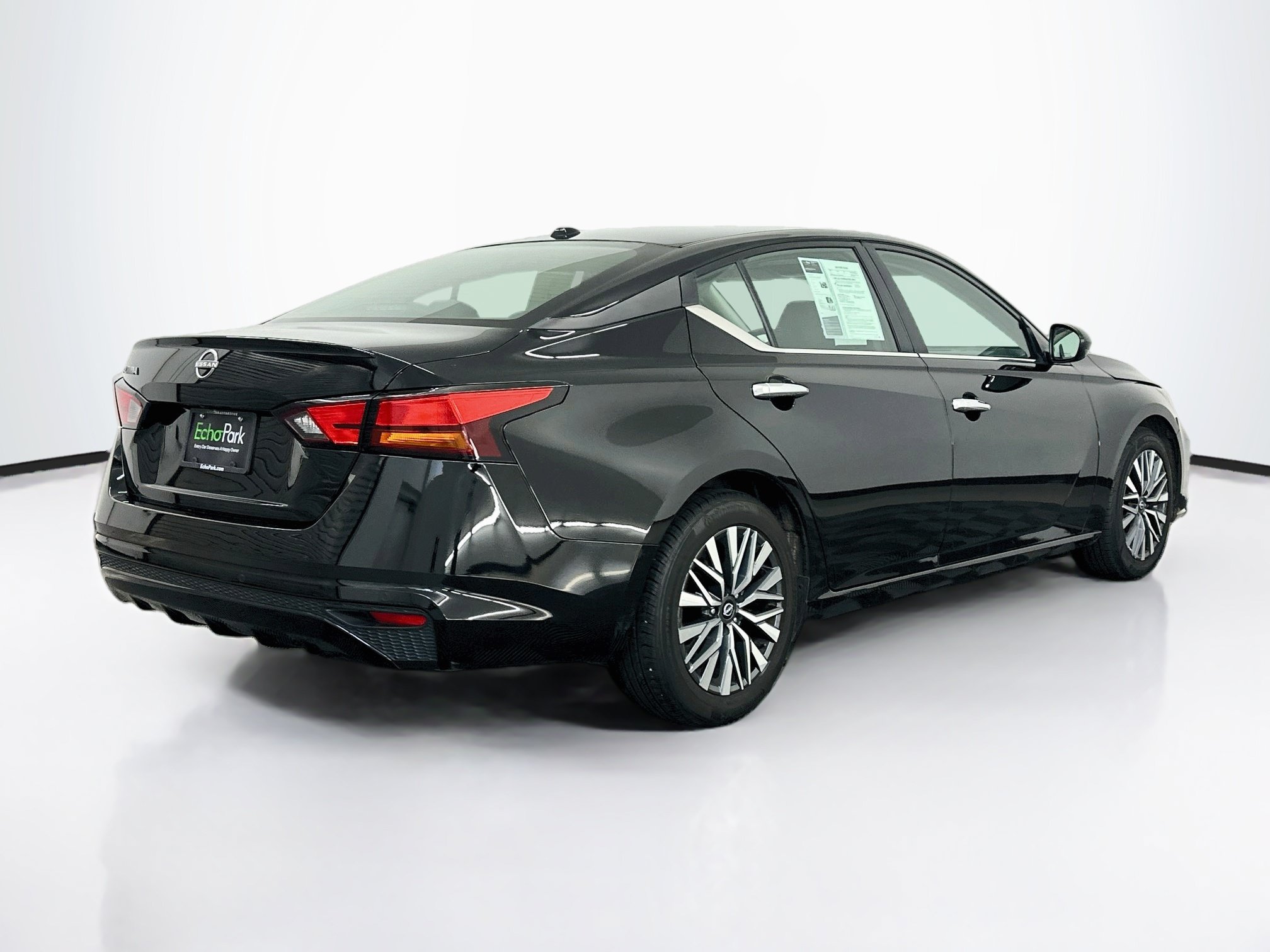 Used 2025 Nissan Altima 2.5 SV FWD image 9
