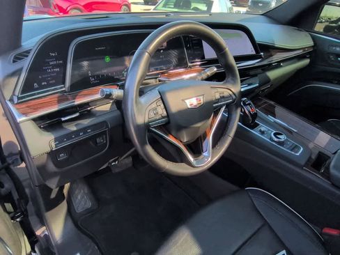 Used 2022 Cadillac Escalade ESV Premium Luxury AWD/4WD image 2