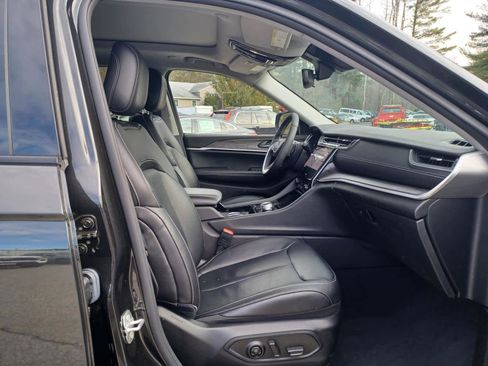 Used 2023 Jeep Grand Cherokee Limited image 23