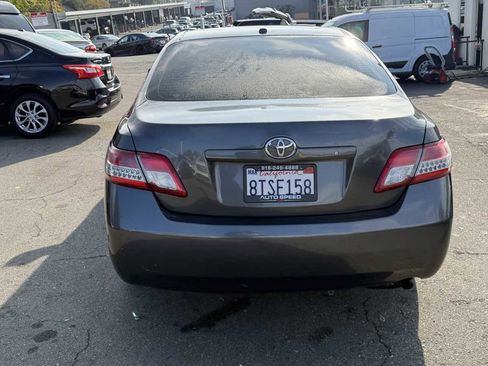 Used 2011 Toyota Camry image 5