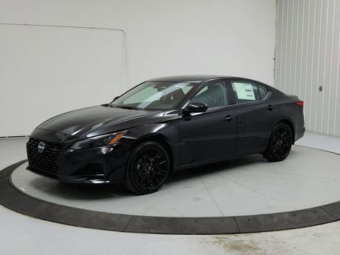 New 2026 Nissan Altima 2.5 SR w/ SR Midnight Edition Package image 3