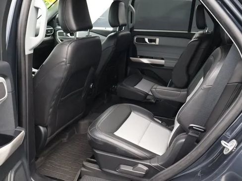 Used 2022 Ford Explorer XLT w/ Equipment Group 202A AWD/4WD image 15