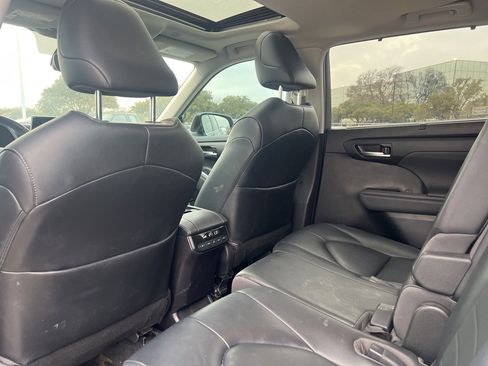 Used 2023 Toyota Highlander XLE image 13