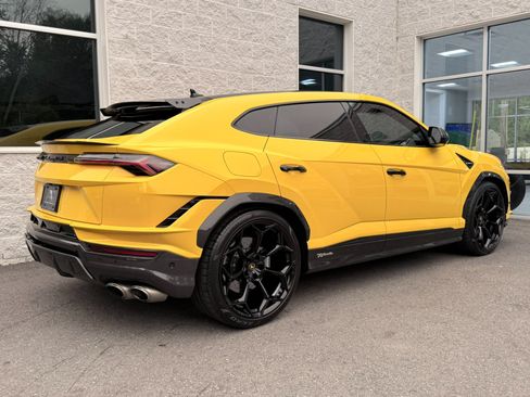 Used 2023 Lamborghini Urus Performante AWD/4WD image 40