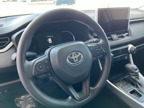 Used 2025 Toyota RAV4 XLE image 28