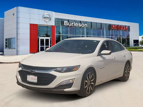 Used 2025 Chevrolet Malibu RS FWD image 1
