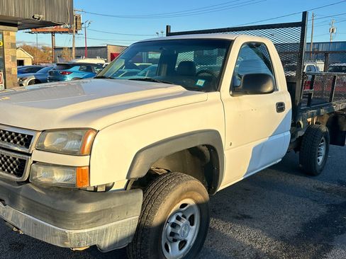Used 2006 Chevrolet Silverado 2500 W/T image 3