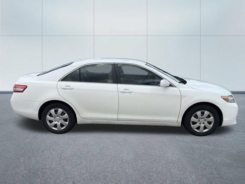 Used 2011 Toyota Camry LE w/ Fleet Convenience Pkg FWD image 2