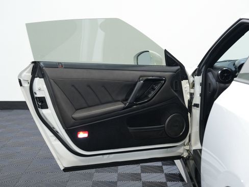 Used 2021 Nissan GT-R Premium image 22
