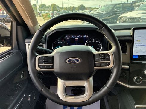 Used 2024 Ford Expedition XLT image 17
