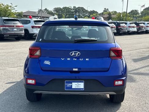 Used 2025 Hyundai Venue SEL FWD image 4