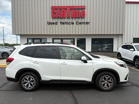 Used 2022 Subaru Forester Premium AWD/4WD image 1