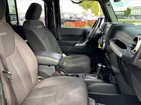 Used 2017 Jeep Wrangler Unlimited Sahara image 27