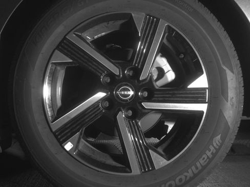 Used 2025 Nissan Sentra SV FWD image 14