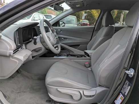 Used 2022 Hyundai Elantra SEL image 23