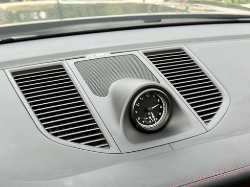 Used 2025 Porsche Macan image 18