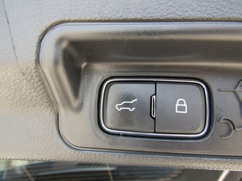 Used 2024 Ford Explorer XLT w/ Equipment Group 202A AWD/4WD image 37