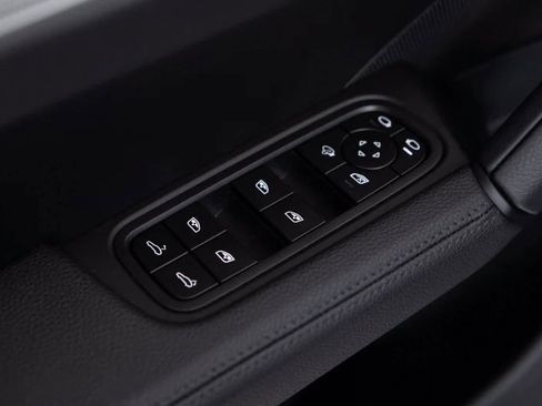 Certified 2025 Porsche Cayenne Coupe image 19