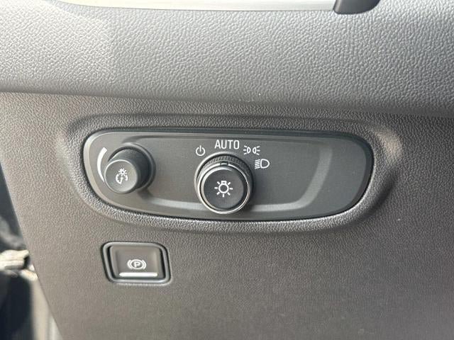Used 2023 GMC Terrain SLE w/ Driver Convenience Package FWD image 25