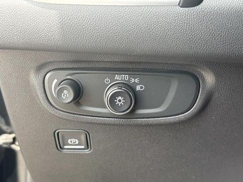 Used 2023 GMC Terrain SLE w/ Driver Convenience Package FWD image 25