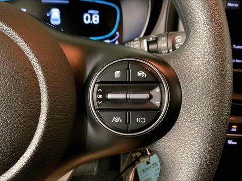 Used 2025 Kia Soul LX w/ LX Technology Package FWD image 19