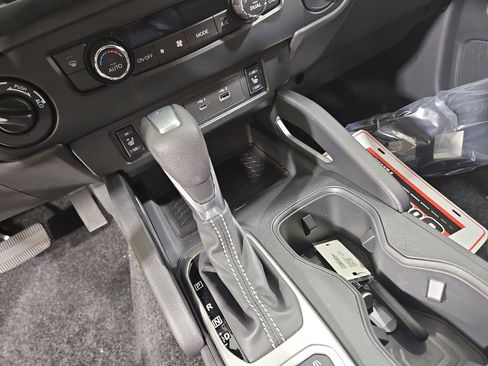 New 2026 Nissan Frontier SV image 23