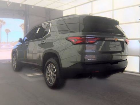 Used 2022 Chevrolet Traverse LT FWD image 2