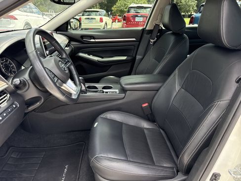 Used 2019 Nissan Altima 2.5 Platinum FWD image 9