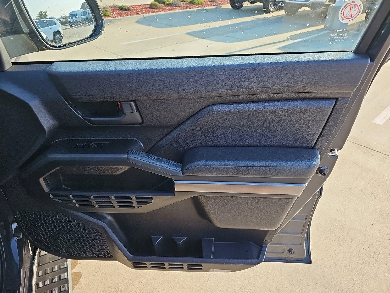 Used 2025 Toyota 4Runner SR5 AWD/4WD image 13