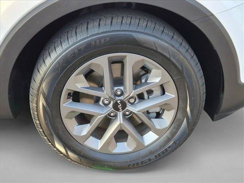 Used 2023 Kia Telluride LX AWD/4WD image 23