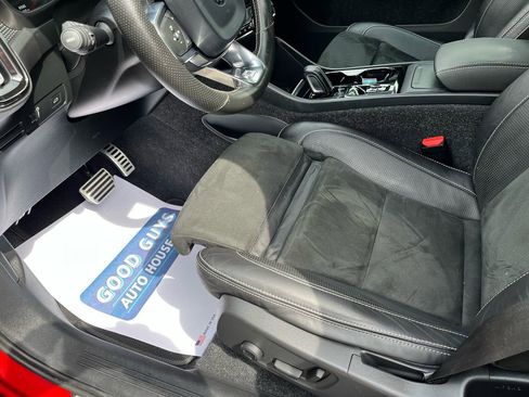 Used 2019 Volvo XC40 T5 R-Design image 9