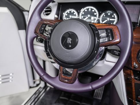 Used 2018 Rolls-Royce Phantom Sedan RWD image 48