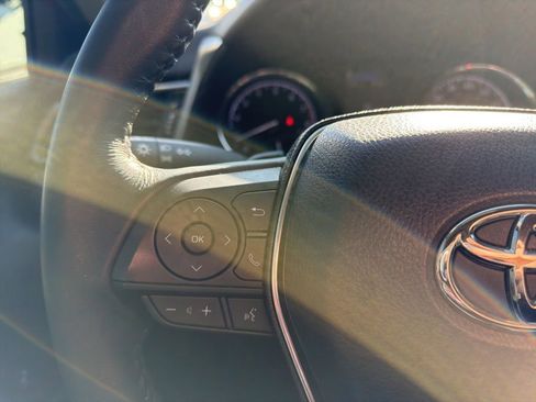 Used 2020 Toyota Camry SE image 11