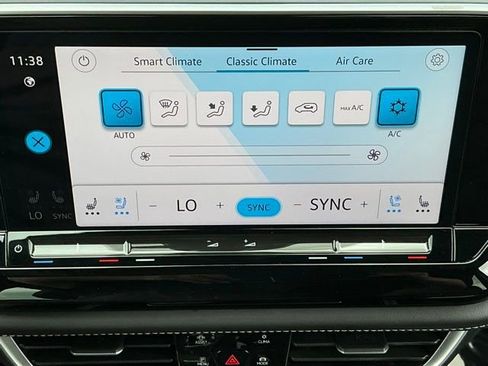 Used 2024 Volkswagen Atlas Cross Sport SE FWD image 25