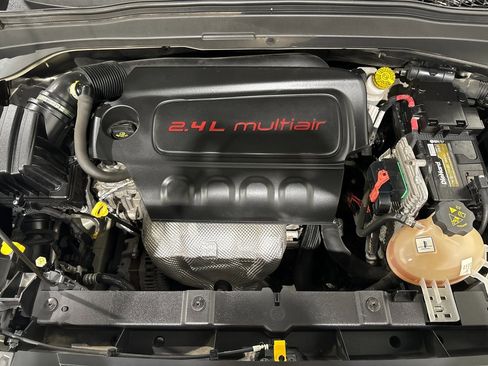 Used 2016 Jeep Renegade Latitude w/ Cold Weather Group image 10