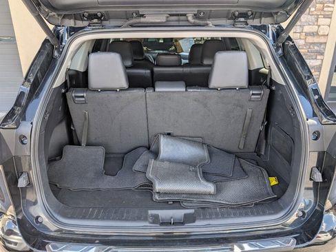 Used 2025 Toyota Highlander XLE image 34