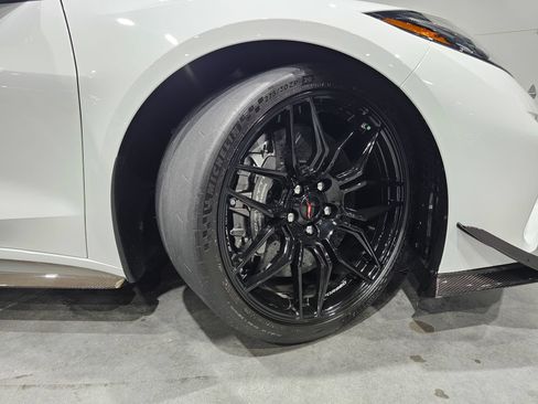 Used 2025 Chevrolet Corvette Z06 w/ Z07 Performance Package RWD image 41