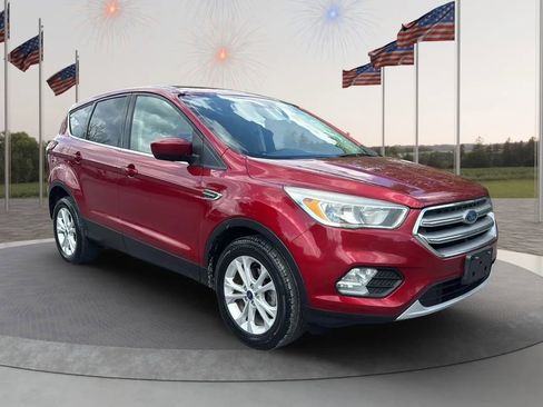 Used 2017 Ford Escape SE image 3