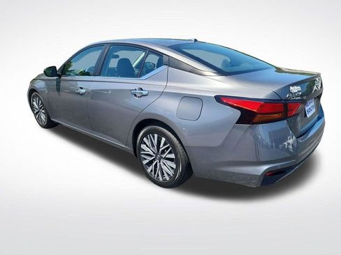 Used 2024 Nissan Altima 2.5 SV FWD image 3