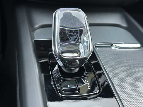 Certified 2024 Volvo XC60 T8 Ultimate w/ Climate Package image 30