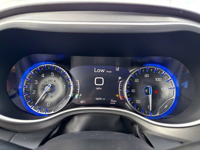 Used 2025 Chrysler Pacifica Select FWD image 27
