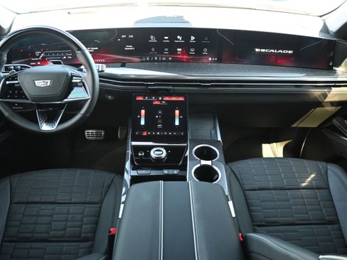 Used 2025 Cadillac Escalade V image 3