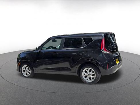 Used 2025 Kia Soul LX w/ LX Technology Package FWD image 11